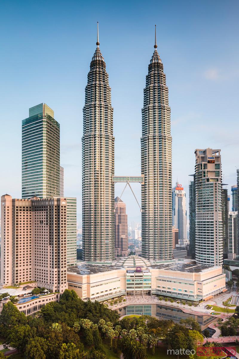 Petronas Twin Towers: Keajaiban Arsitektur dan Ikon Kebanggaan Malaysia